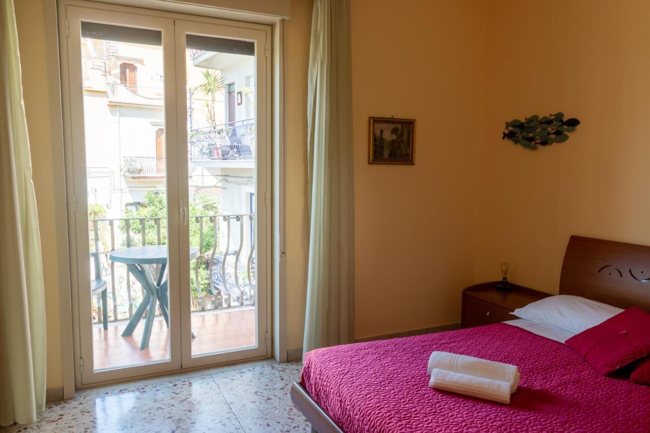 Casa Vacanze Il Vicolo タオルミーナ エクステリア 写真
